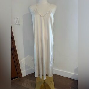 Nordstrom silk white under gown size small. Perfect conditions